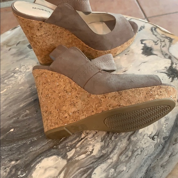 Audrey Brooke Kate wedge. - Picture 4 of 6